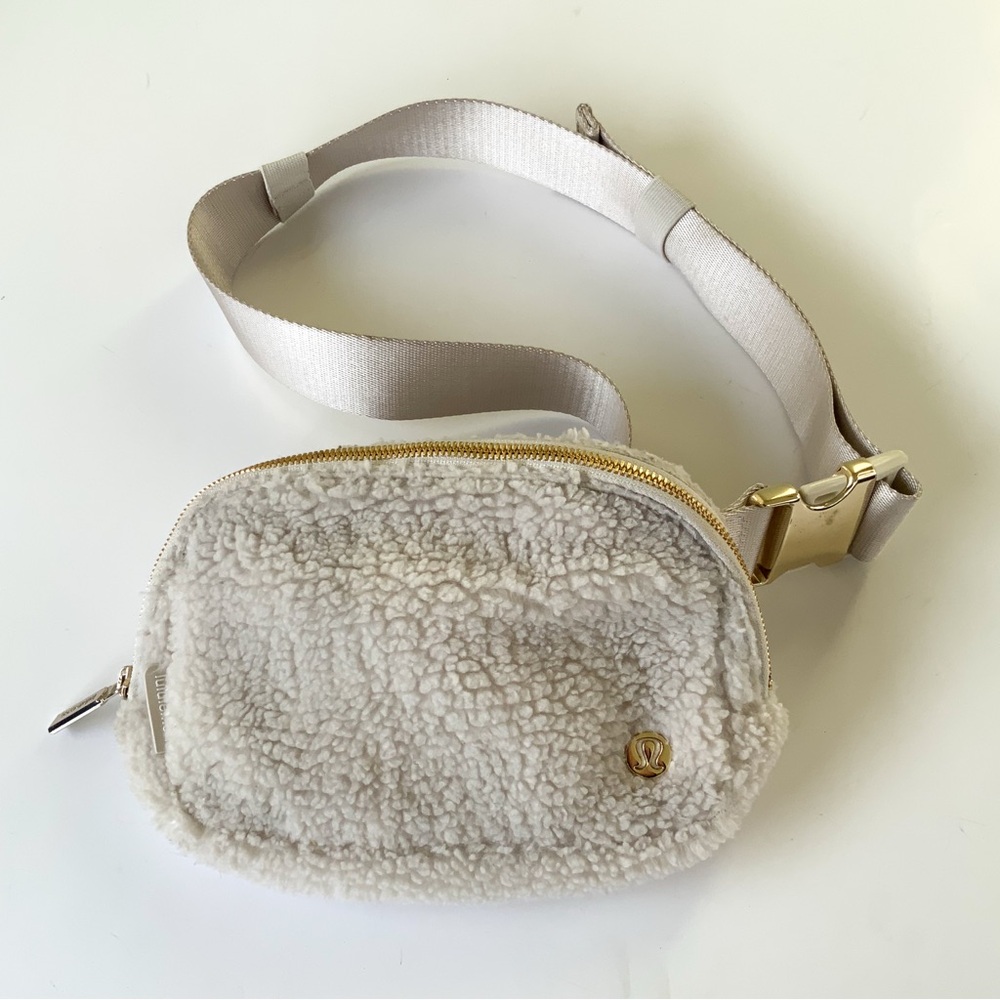 Lululemon Everywhere Fleece Sherpa Belt Bag Ivory